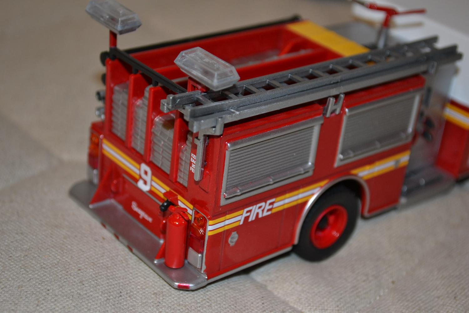 Seagrave Pumper, F.D.N.Y. New York Brandbil USA 1:43 DeAgostini 22cm Ny