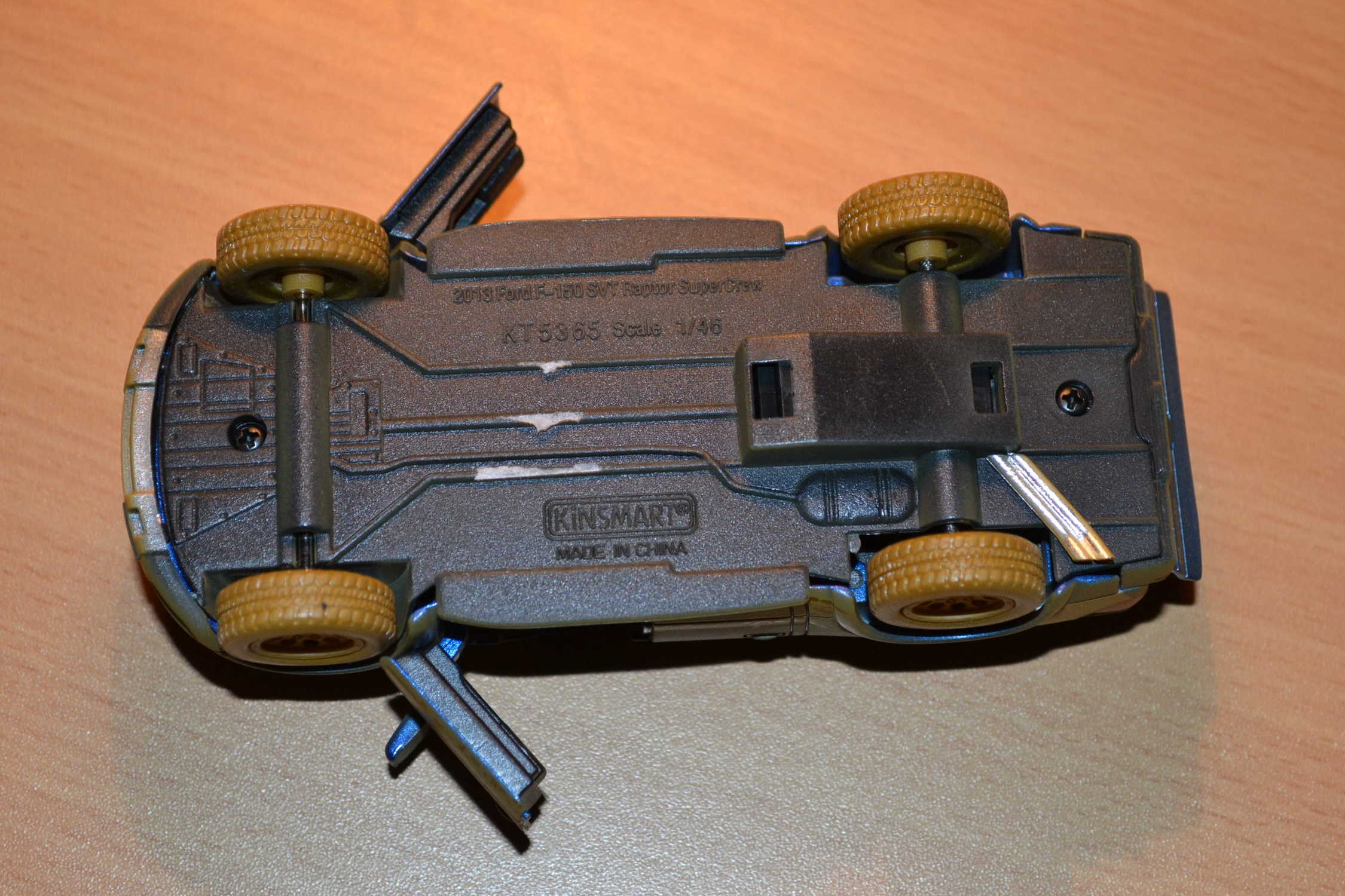 Ford F-150 SVT Raptor SuperCrew Blå 1:46 Kinsmart (Smutsig, lera) 13cm Ny