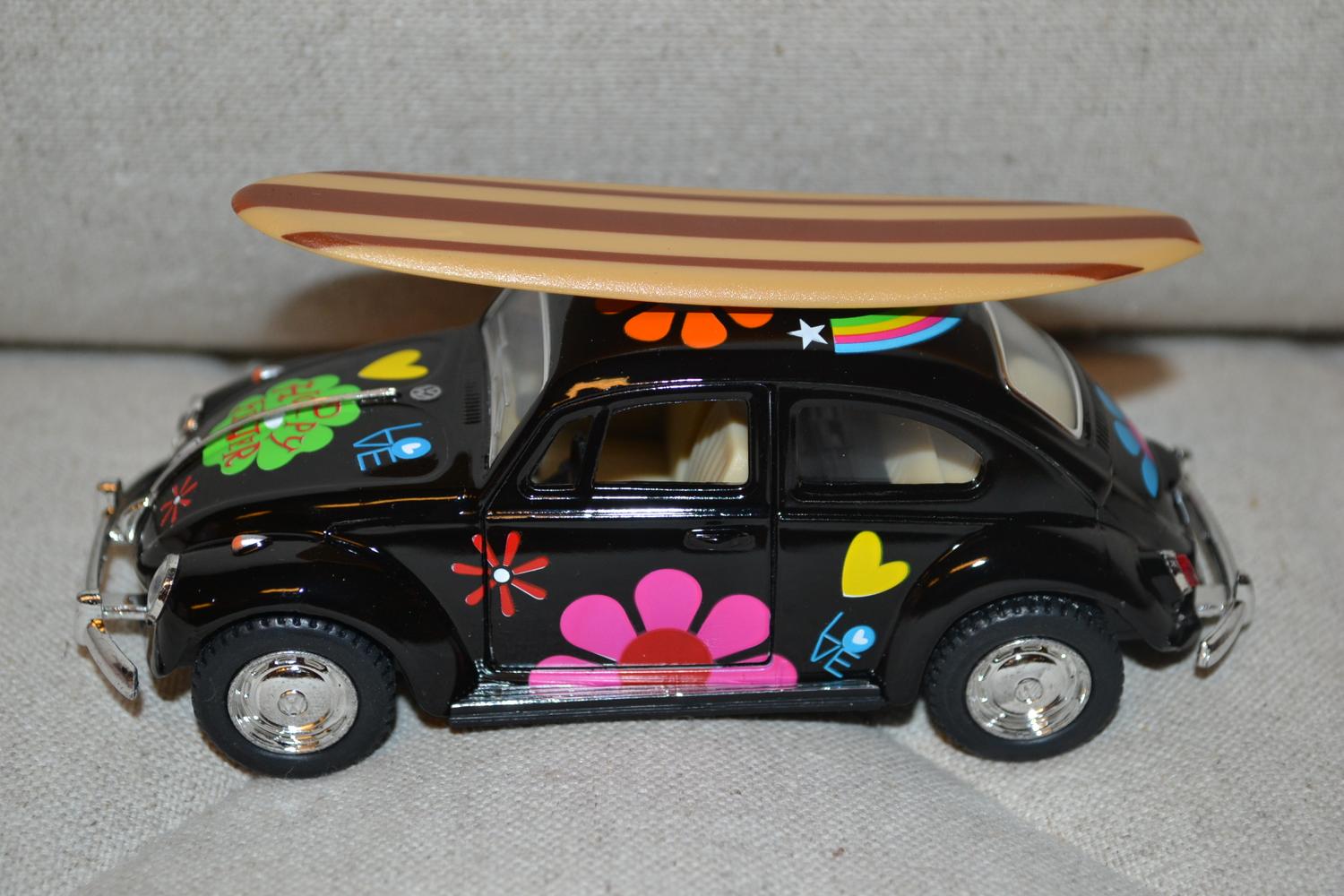 Svart Volkswagen Bubbla VW Peace m. Surfbräda 1967 1:32 Kinsmart 13cm Ny
