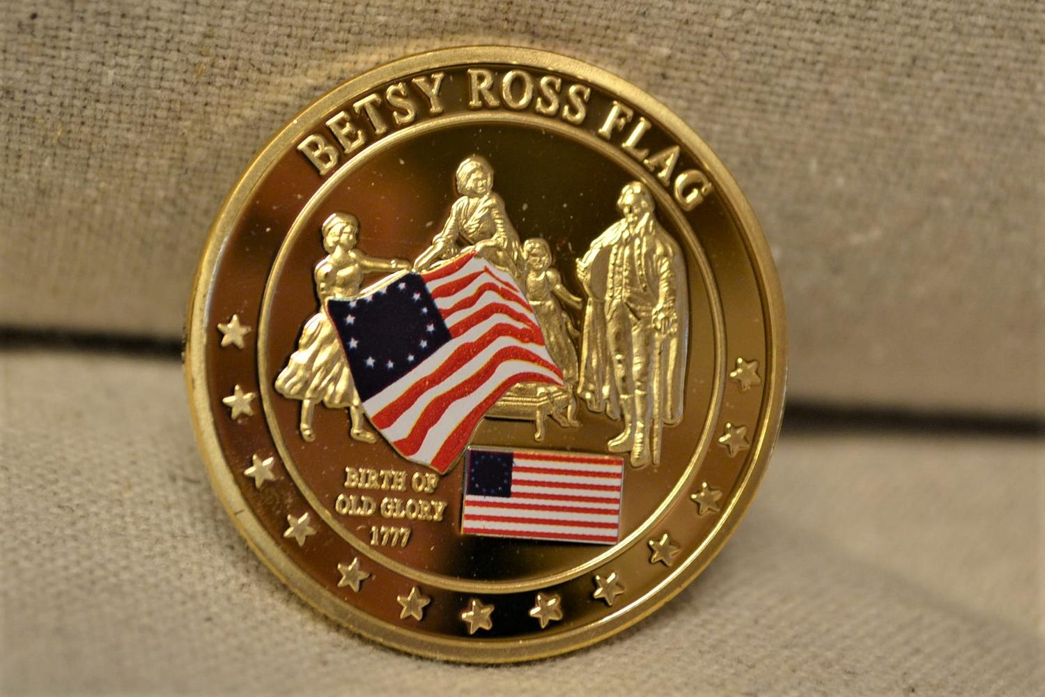 Betsy Ross Flag 1777 Mynt USA Guldplätering 4cm Ny