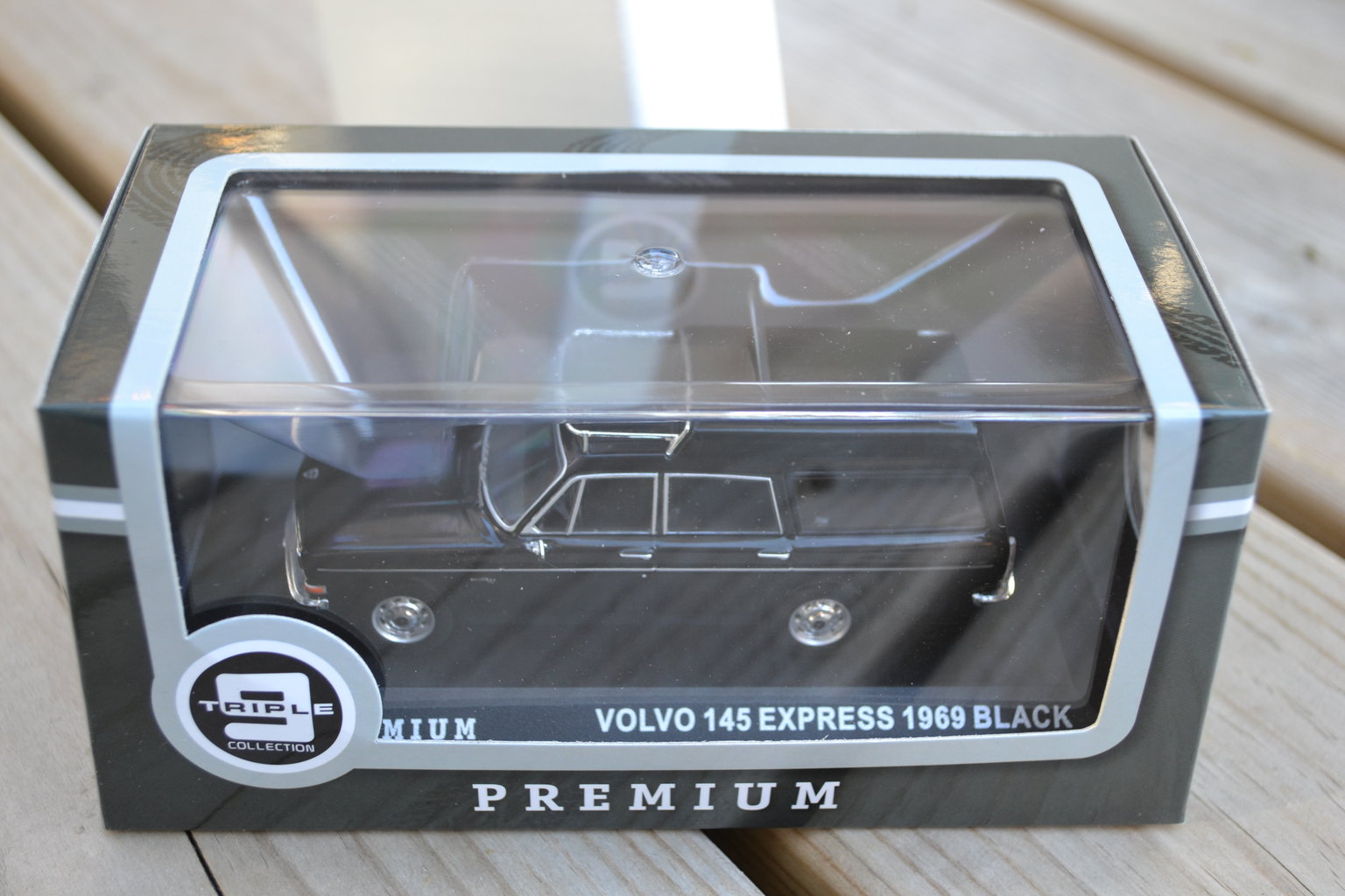 Volvo 145 Express 1969 Black 1:43 Triple 9 Collection Premiu