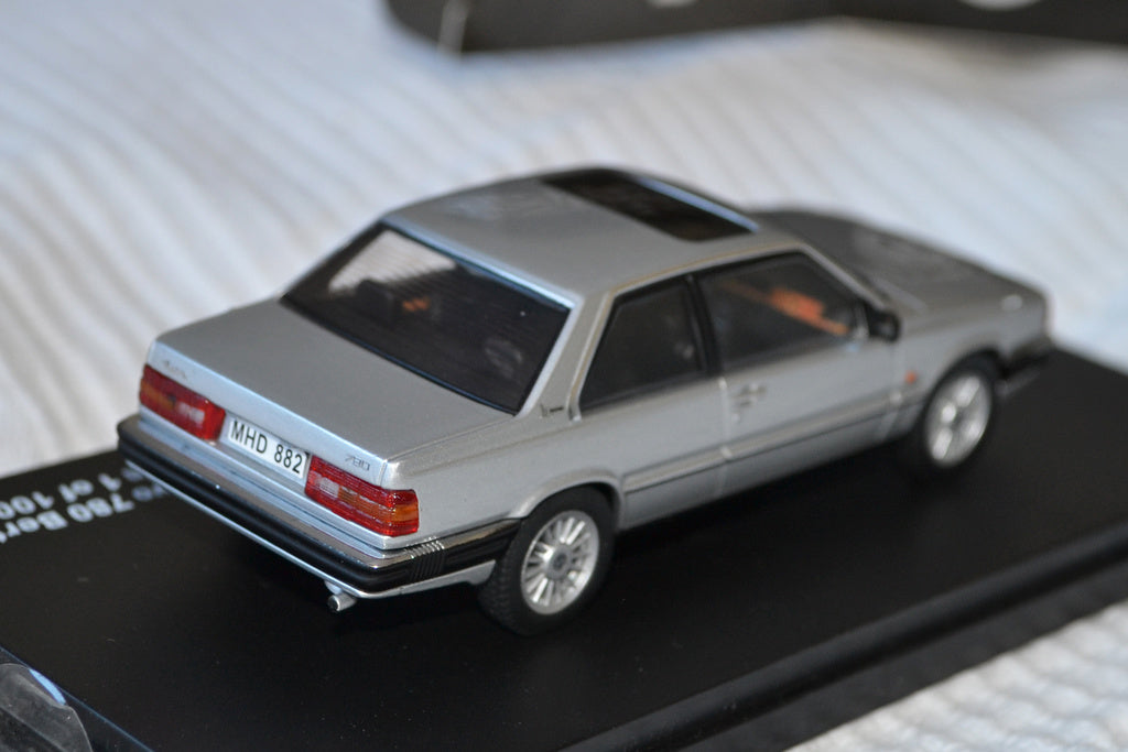 1987 Volvo 780 Bertone Silver (Svart Interiör) 1:43 Triple 9