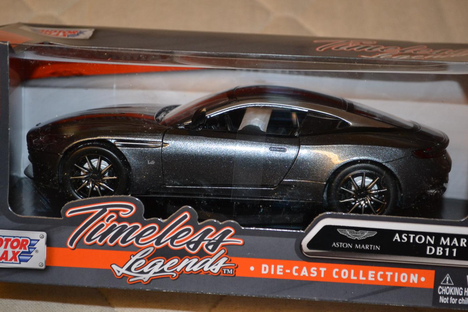 Aston Martin DB11 James Bond Grå 1:24 Motormax 19cm Ny