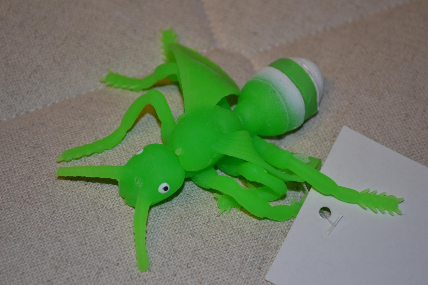 Flygande Myra Grön m. Stretch (Färgglad) Gummi 6-10cm Ny