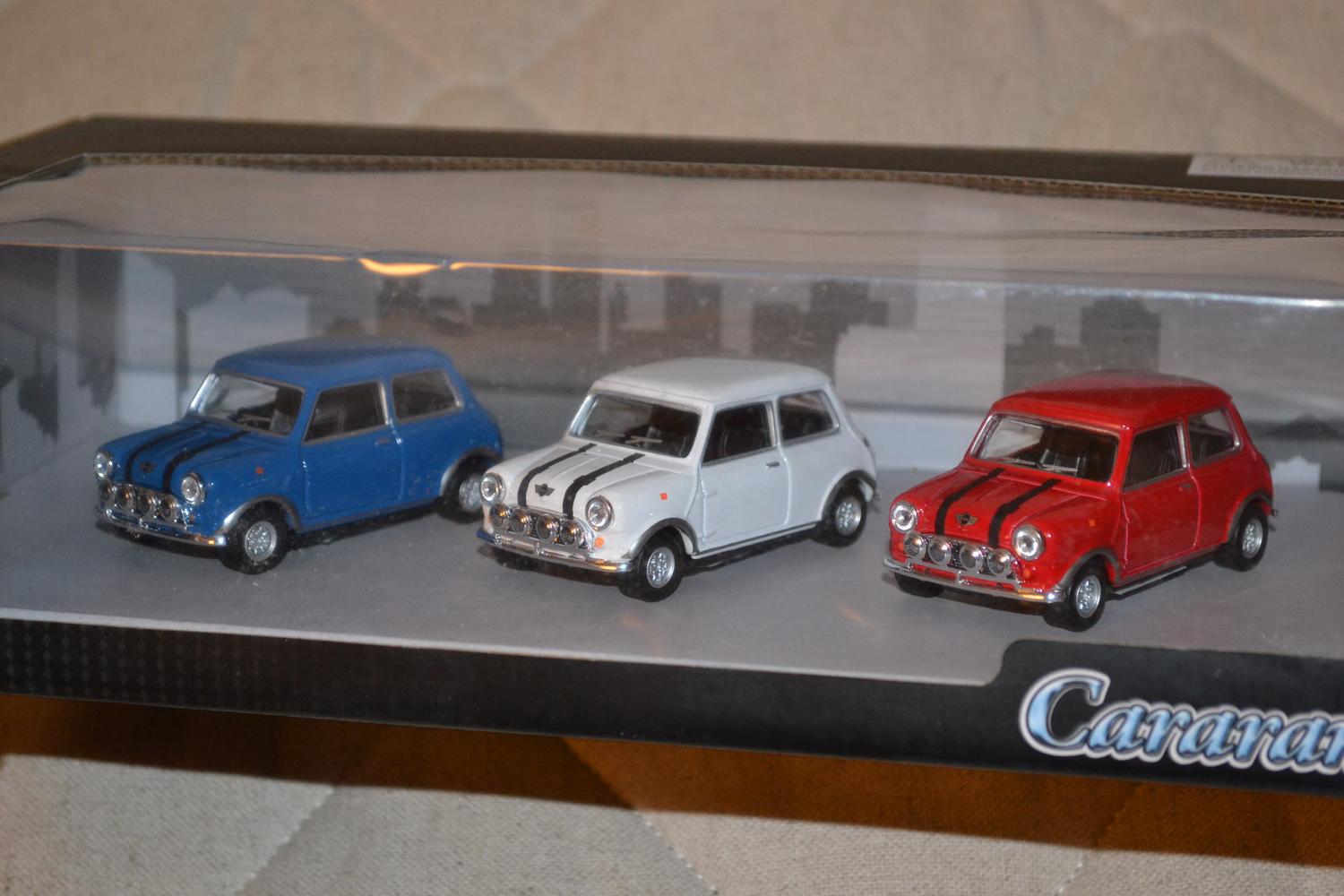 3st Mini Stripes Blå Vit Röd (1:43 Cararama) Storbritannien England Ny