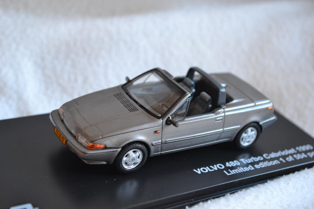 Volvo 480 Turbo Cabriolet 1990 Grå/Silver Metallic 1:43 Triple 9 Ny