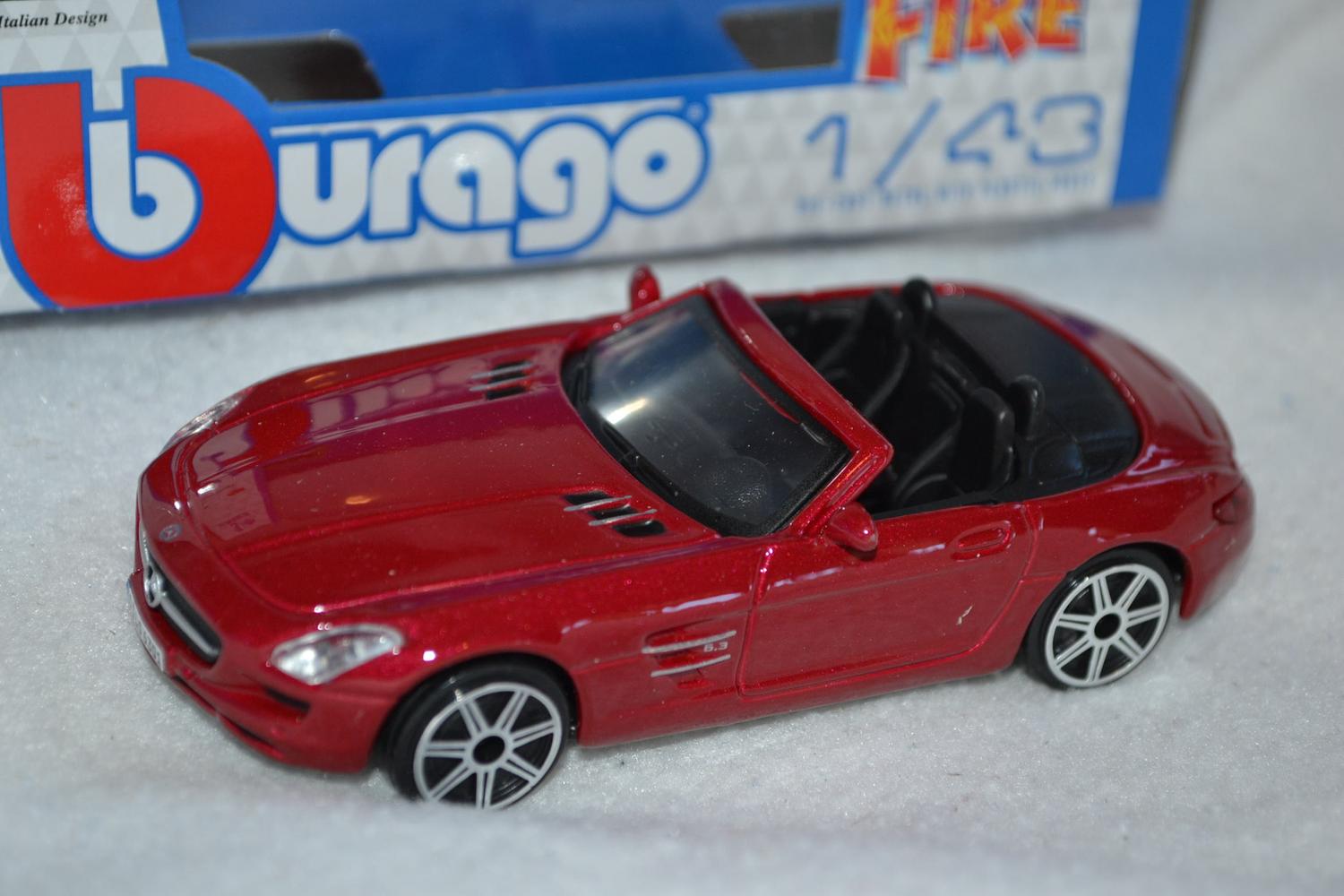 Mercedes Benz SLS AMG Roadster Röd 1:43 Burago (Street Fire) 10cm Ny