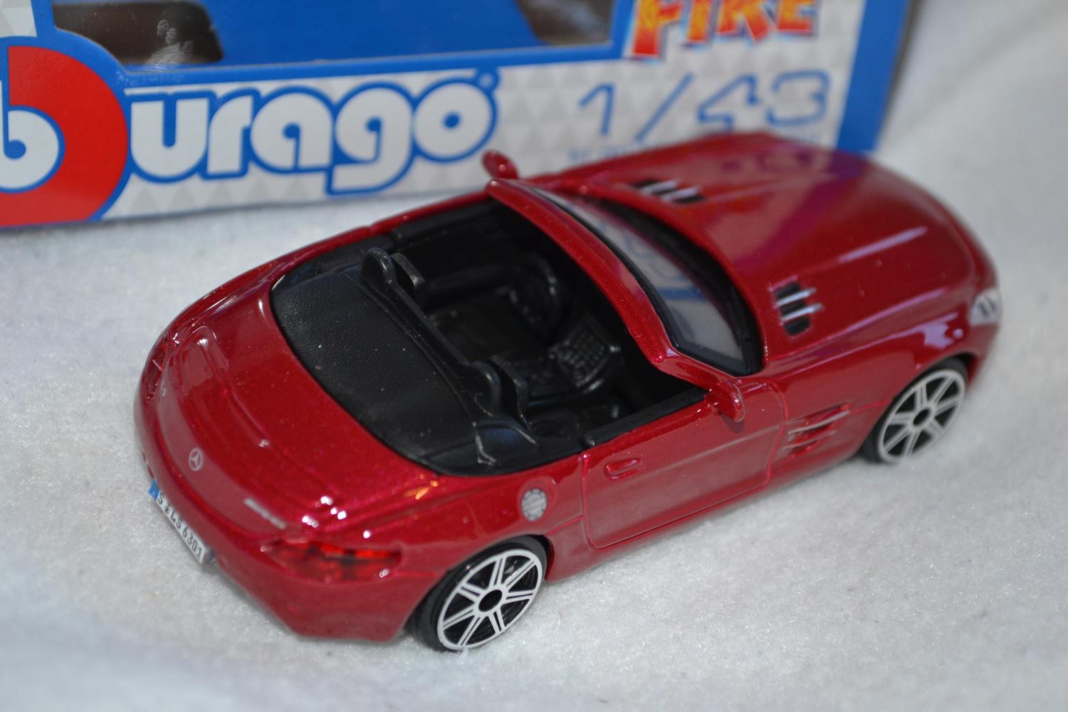 Mercedes Benz SLS AMG Roadster Röd 1:43 Burago (Street Fire) 10cm Ny