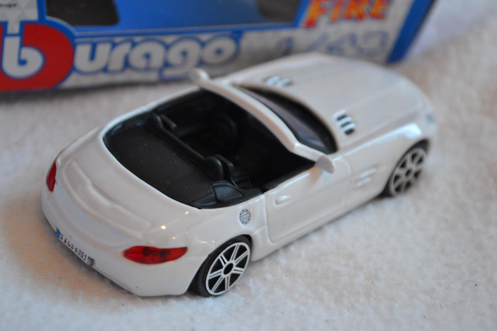 Mercedes Benz SLS AMG Roadster Vit 1:43 Burago (Street Fire) 10cm Ny