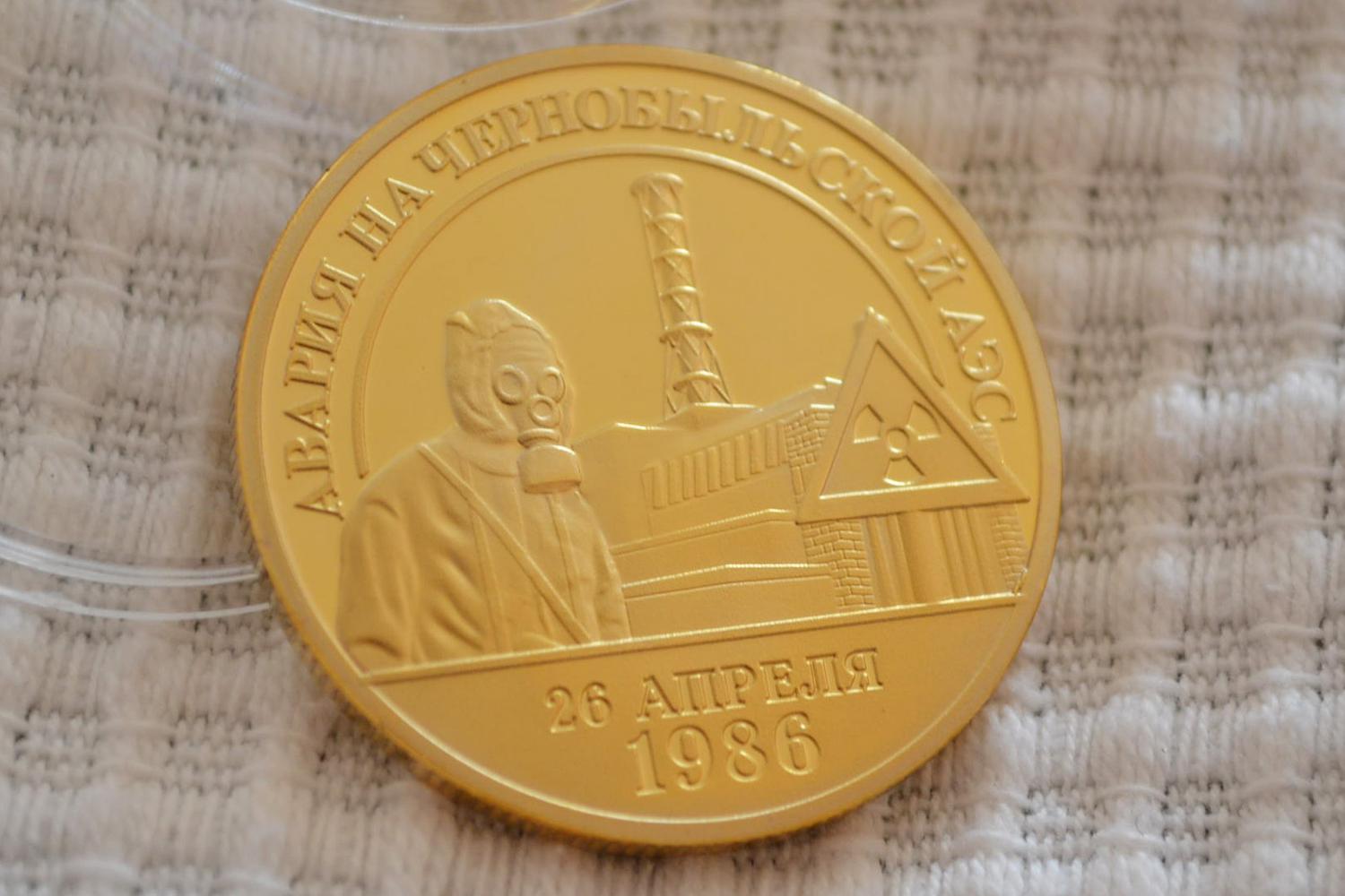 Chernobyl 1986 Ukraina m. Rysk Text Mynt Guldplätering 4cm Ny