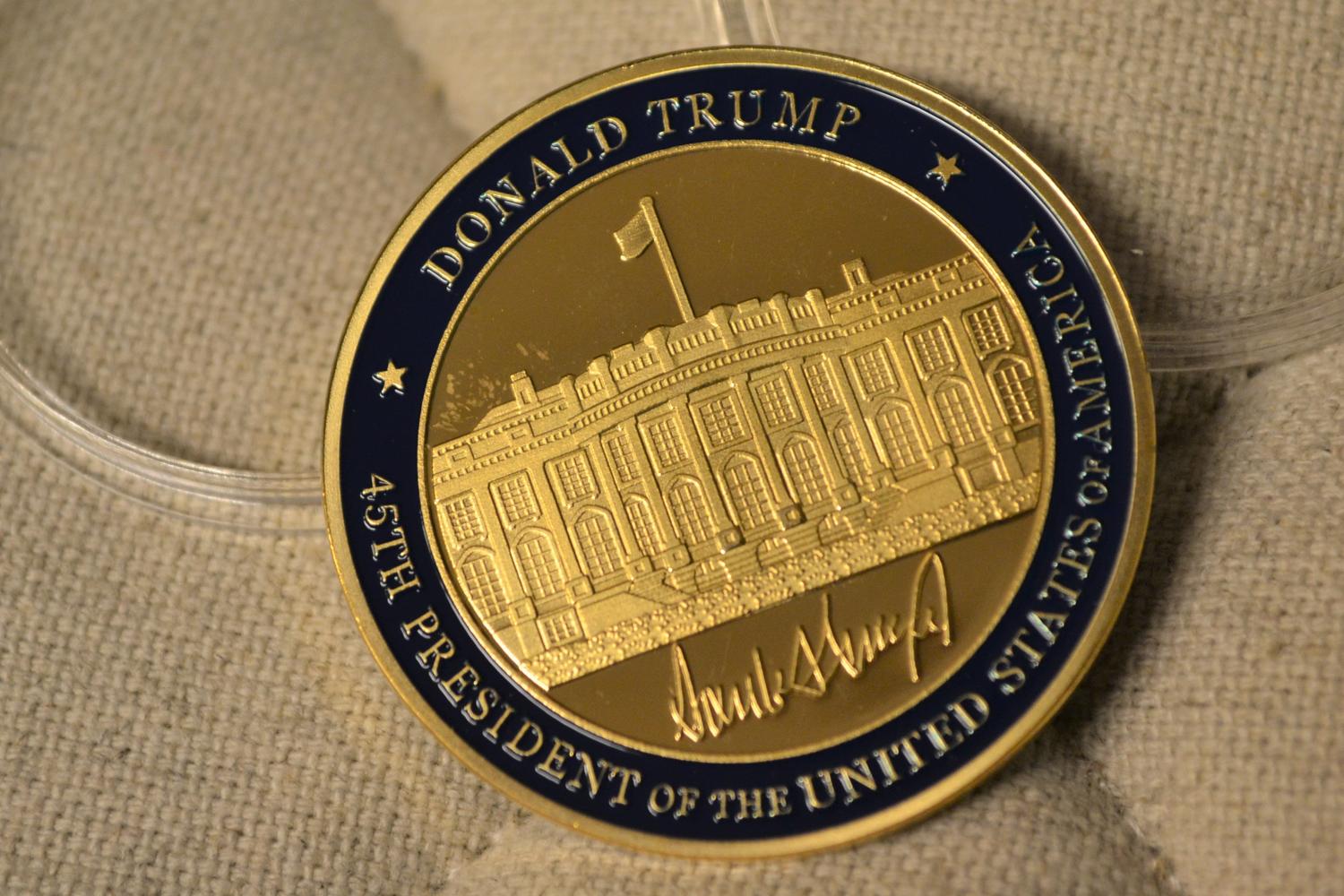 Seal of the President Trump Mynt USA Guldplätering 4cm Ny