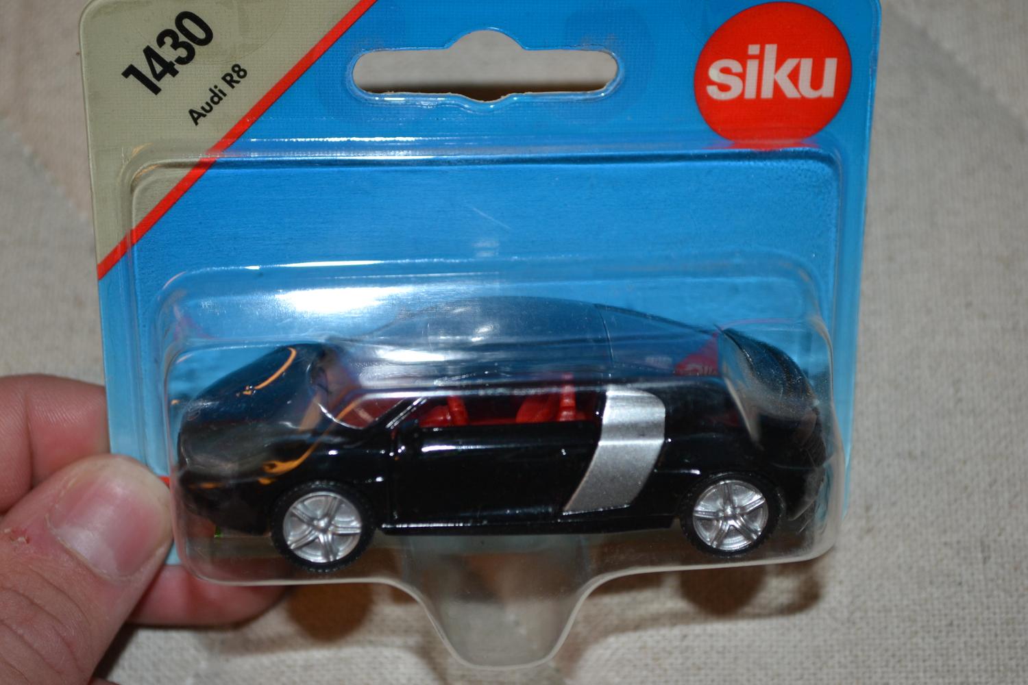Audi R8 Svart 1:64 Siku 1430 8cm Ny
