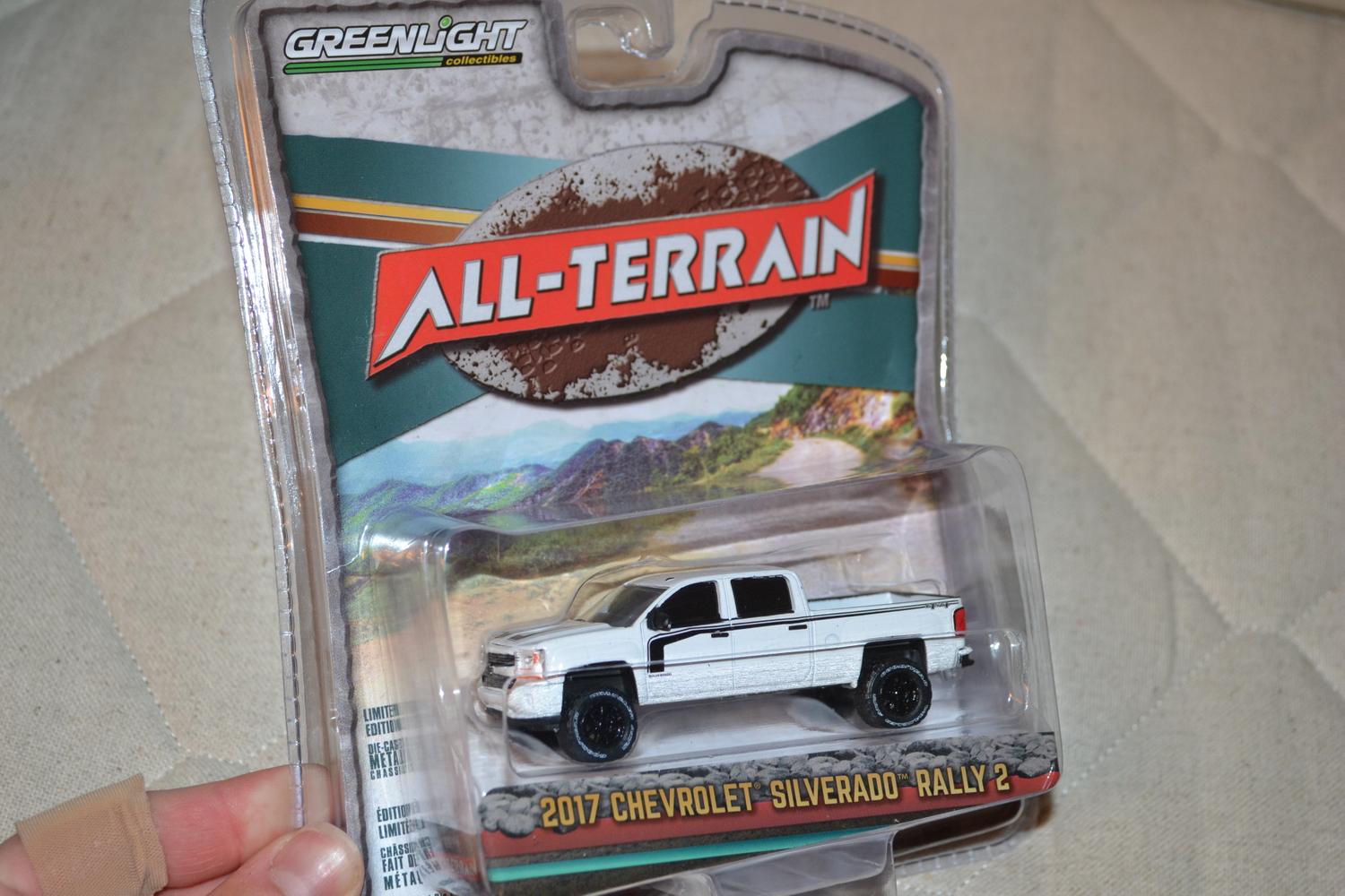 2017 Chevrolet Silverado Rally 2 1:64 Greenlight (All Terrain Series 8) Ny