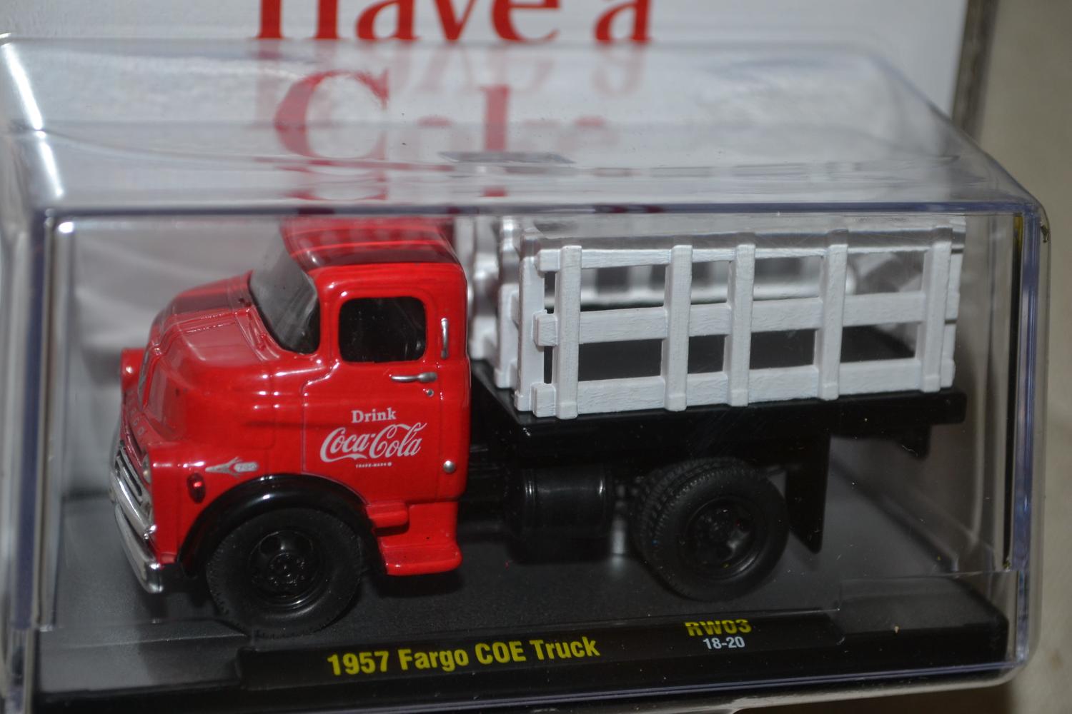 1957 Fargo COE Lastbil 1:64 M2 Coca Cola Premium Series 6-8cm Ny