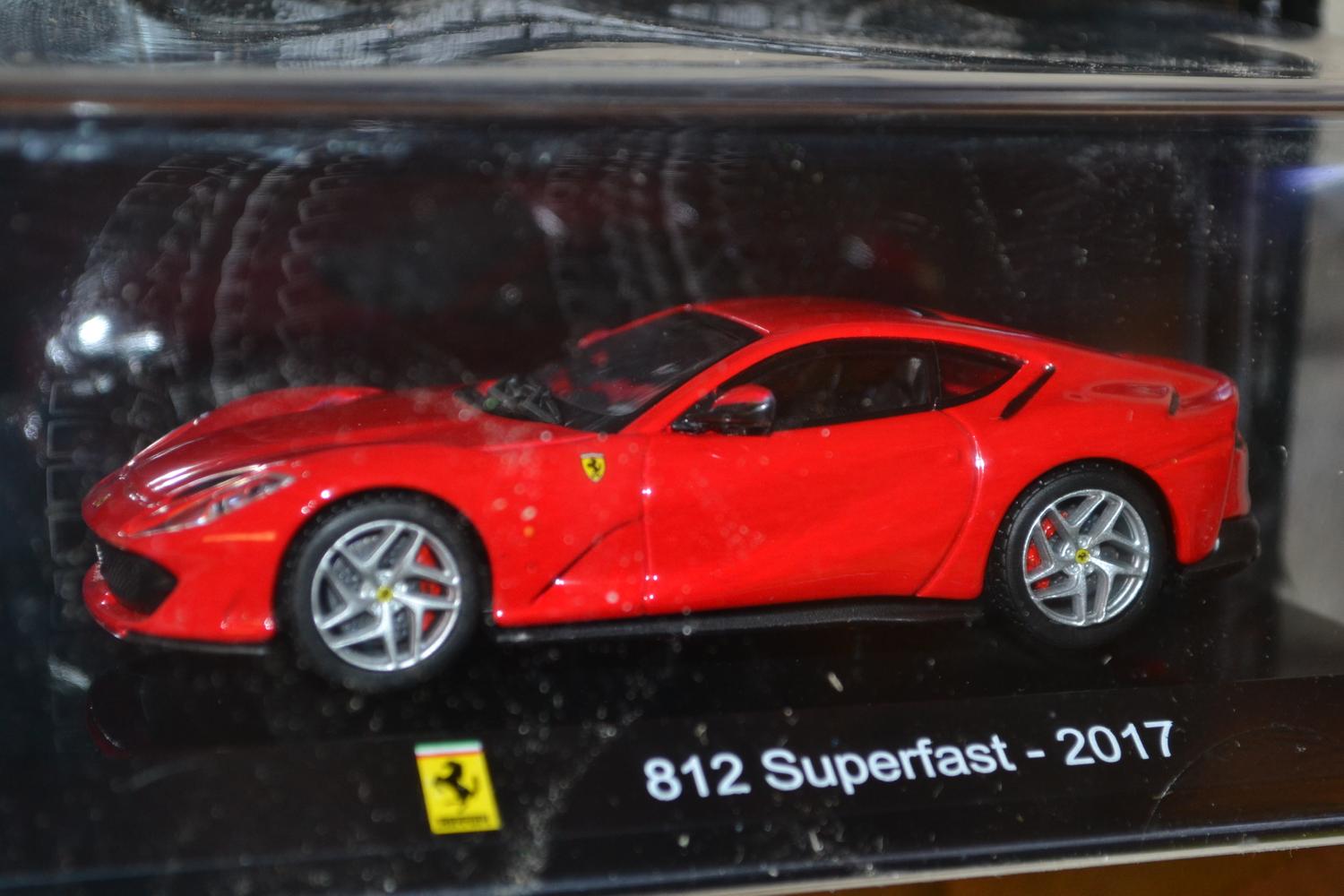 Ferrari 812 Superfast 2017 Röd 1:43 DeAgostini 11cm Ny