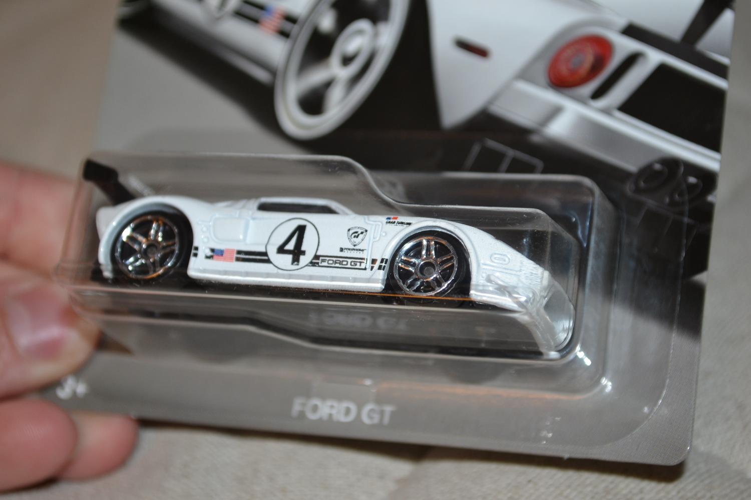Ford GT #4 Vit Racing 1:64 Hot Wheels (Gran Turismo Racing) 7cm
