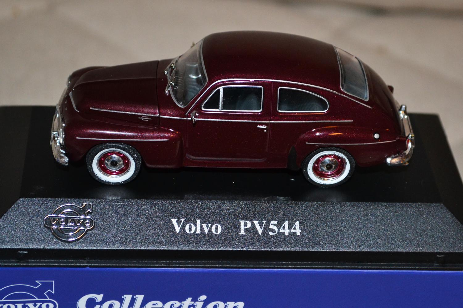 Volvo PV544 Vinröd 1:43 Editions Atlas 11cm Ny