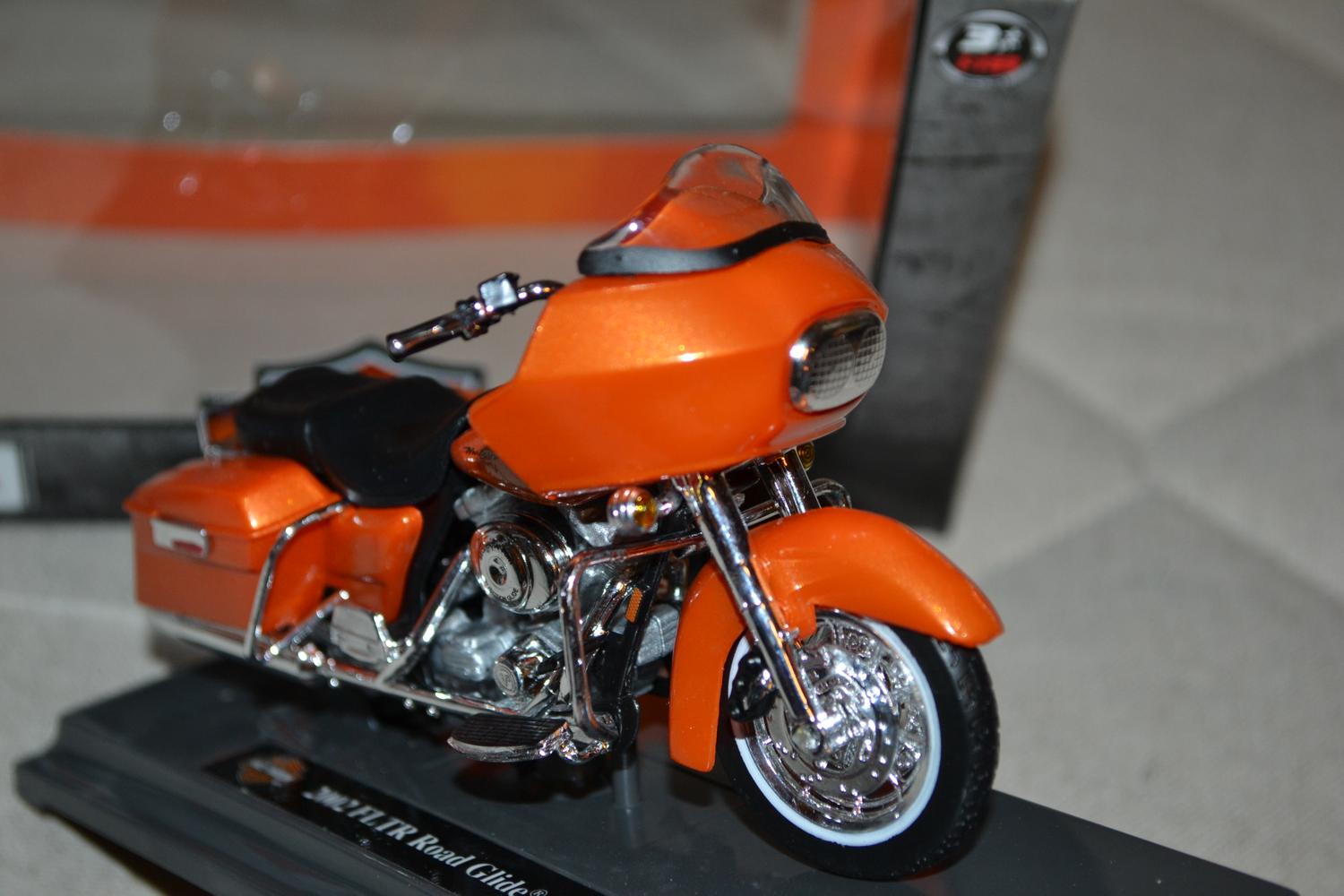 2002 FLTR Road Glide Orange Harley-Davidson 1:18 Maisto (Series 38) Ny