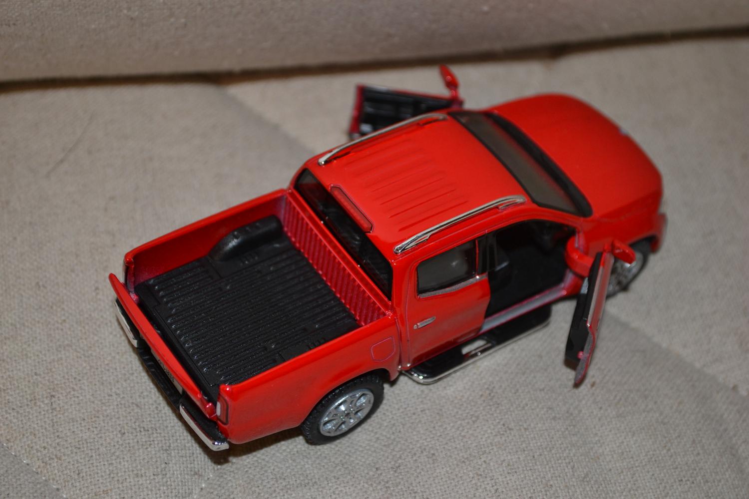 Röd Mercedes Benz X-Class Pickup 1:42 Kinsmart 12cm Ny