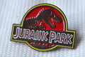 Jurassic Park Logo m. Emalj Brosch Pin 4cm Ny