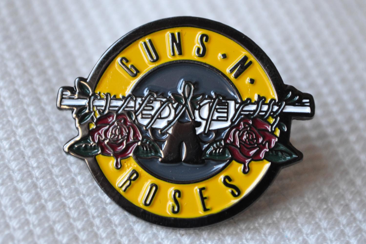 Guns N Roses m. Emalj Brosch Pin 3cm Ny