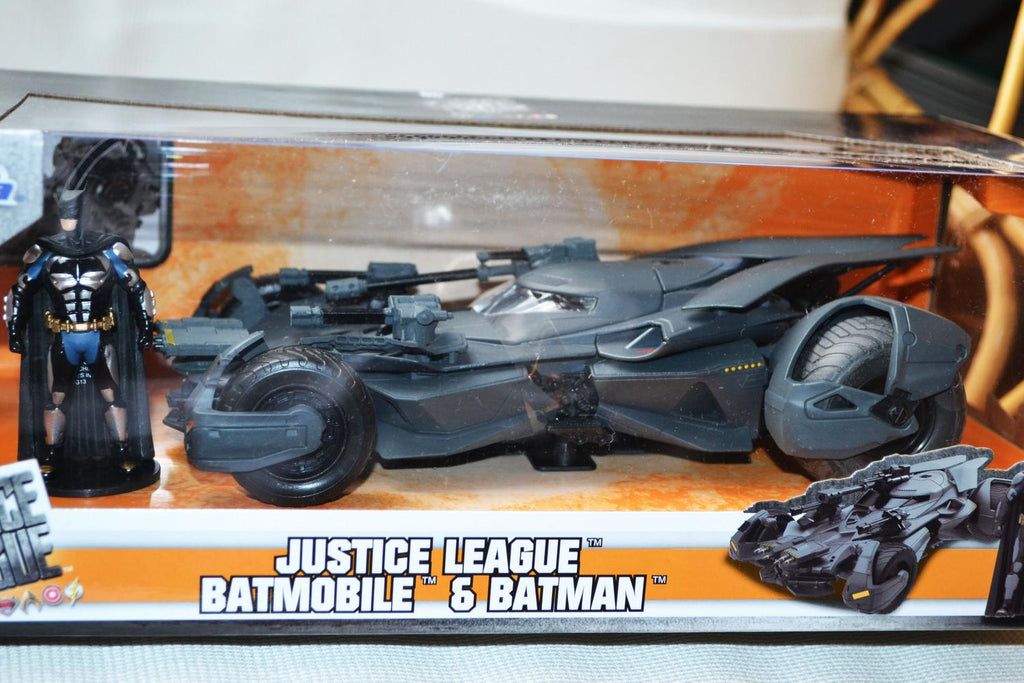 Justice Leauge Batmobile 2017 m. Figur 1:24 Jada 22cm Ny