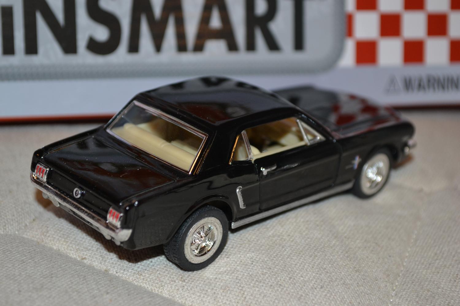 Svart Ford Mustang 1964 1:36 1:38 Kinsmart 12cm Ny