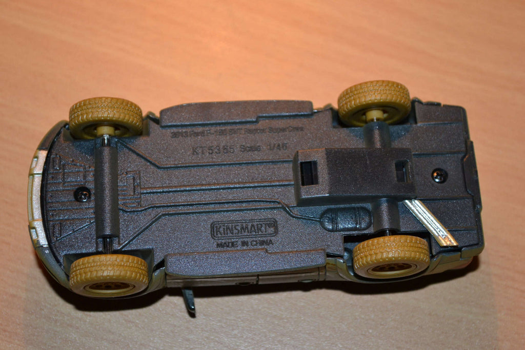 Ford F-150 SVT Raptor SuperCrew Svart 1:46 Kinsmart (Smutsig, lera) 13cm Ny