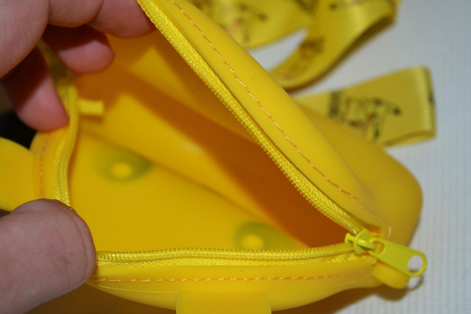 Liten Väska Pikachu 14cm m. Band Ny