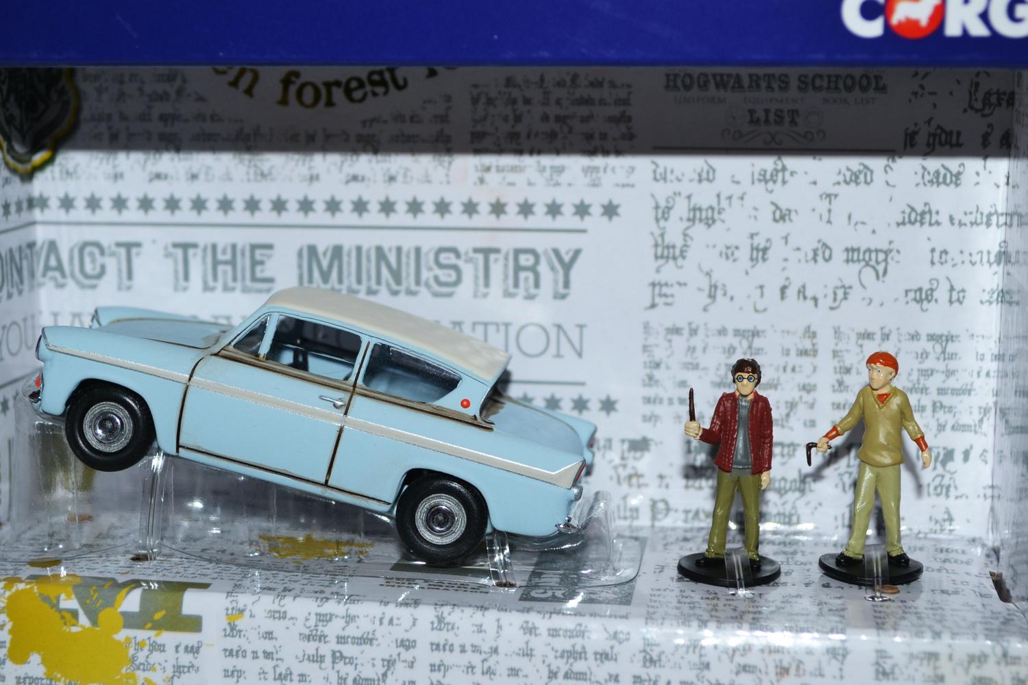 Ford Anglia fr. Harry Potter m. 2st Figurer 1:43 Corgi 9cm Ny