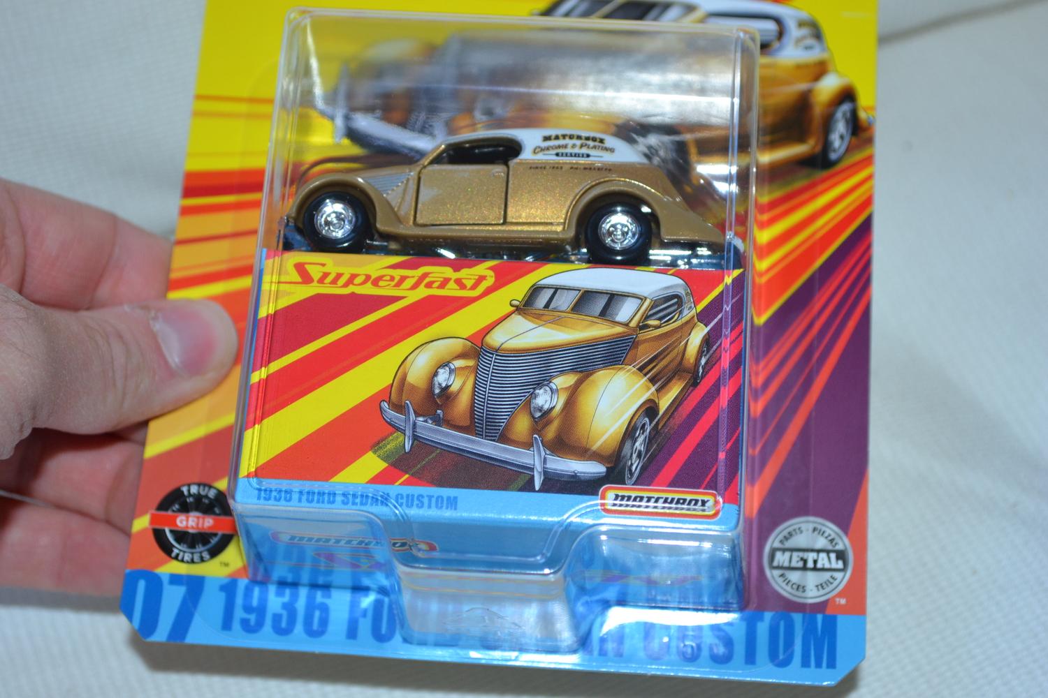 1936 Ford Sedan Custom Guld 1:64 Matchbox Superfast 7cm Ny