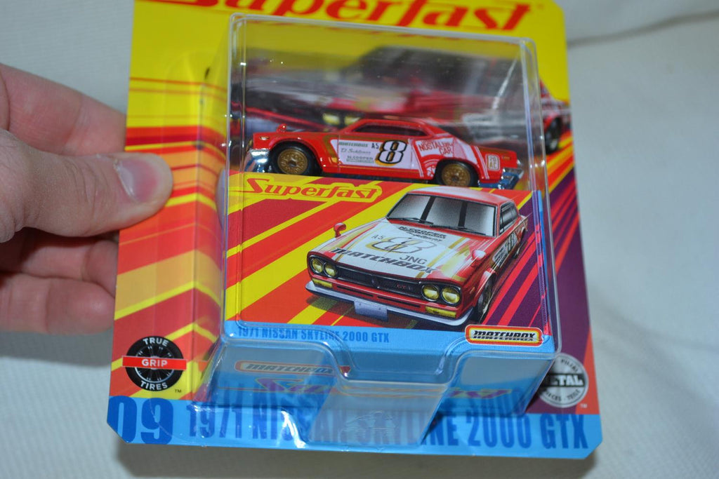 Nissan Skyline 2000 GTX Röd 1:64 Matchbox Superfast 7cm Ny