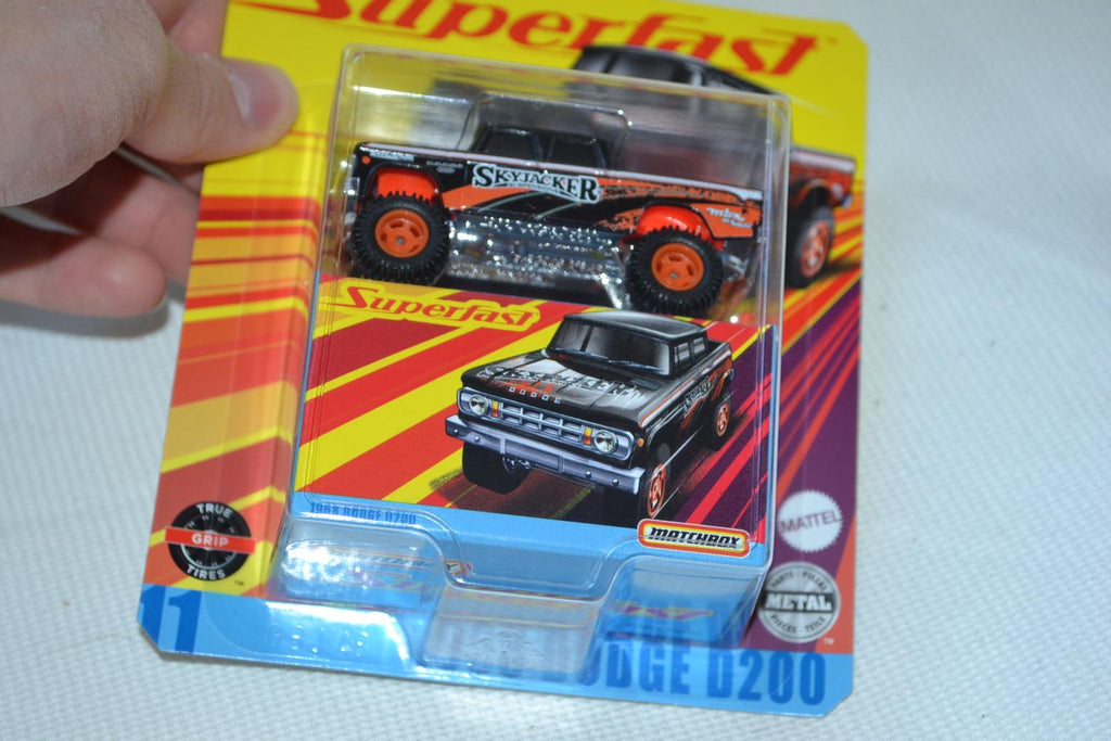 1968 Dodge D200 Pickup Skyjacker Svart 1:64 Matchbox Superfast 7cm Ny