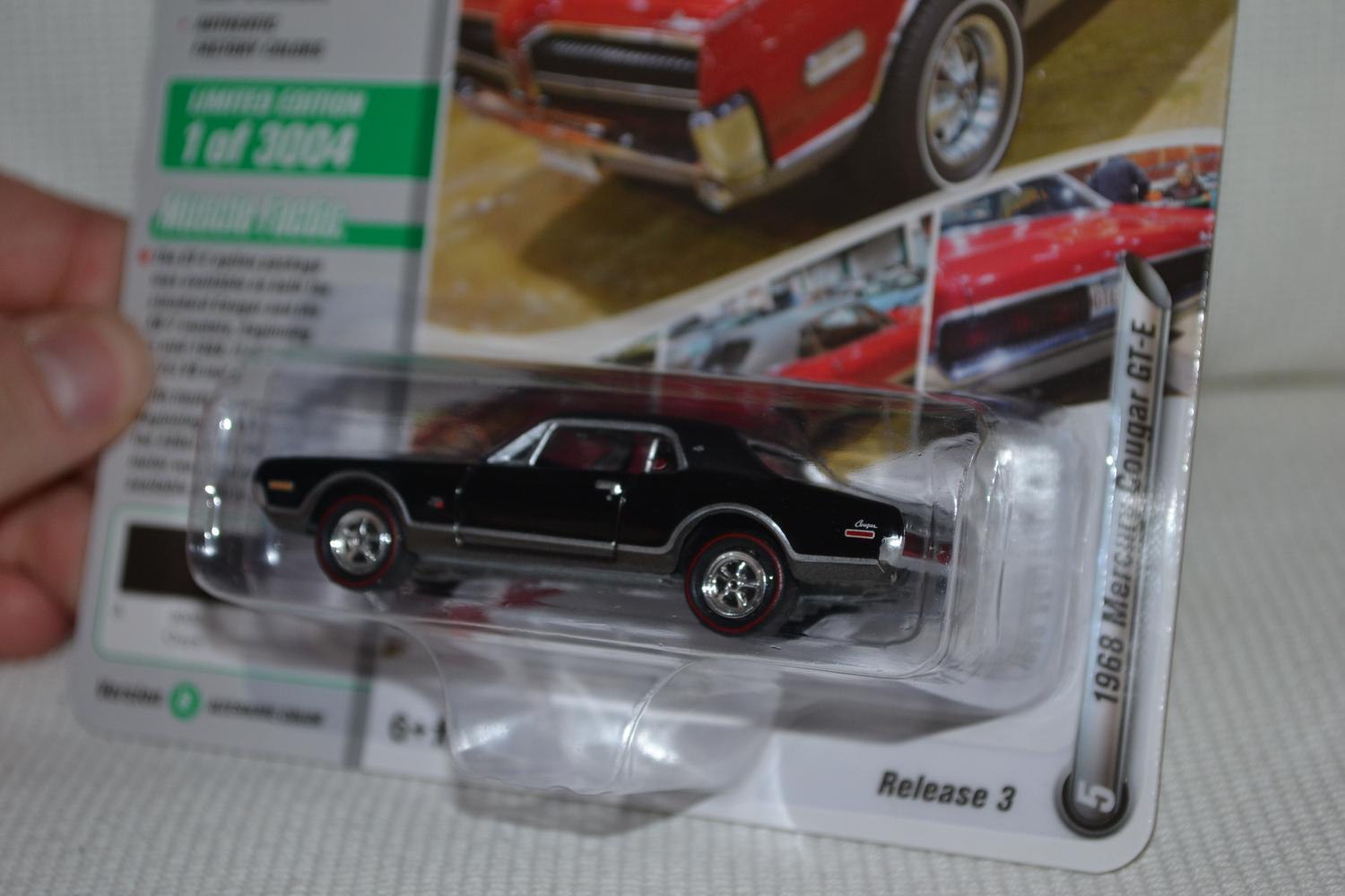 1968 Mercury Cougar GT-E Svart 1:64 Johnny Lightning (Muscle Cars 21A) 8cm Ny