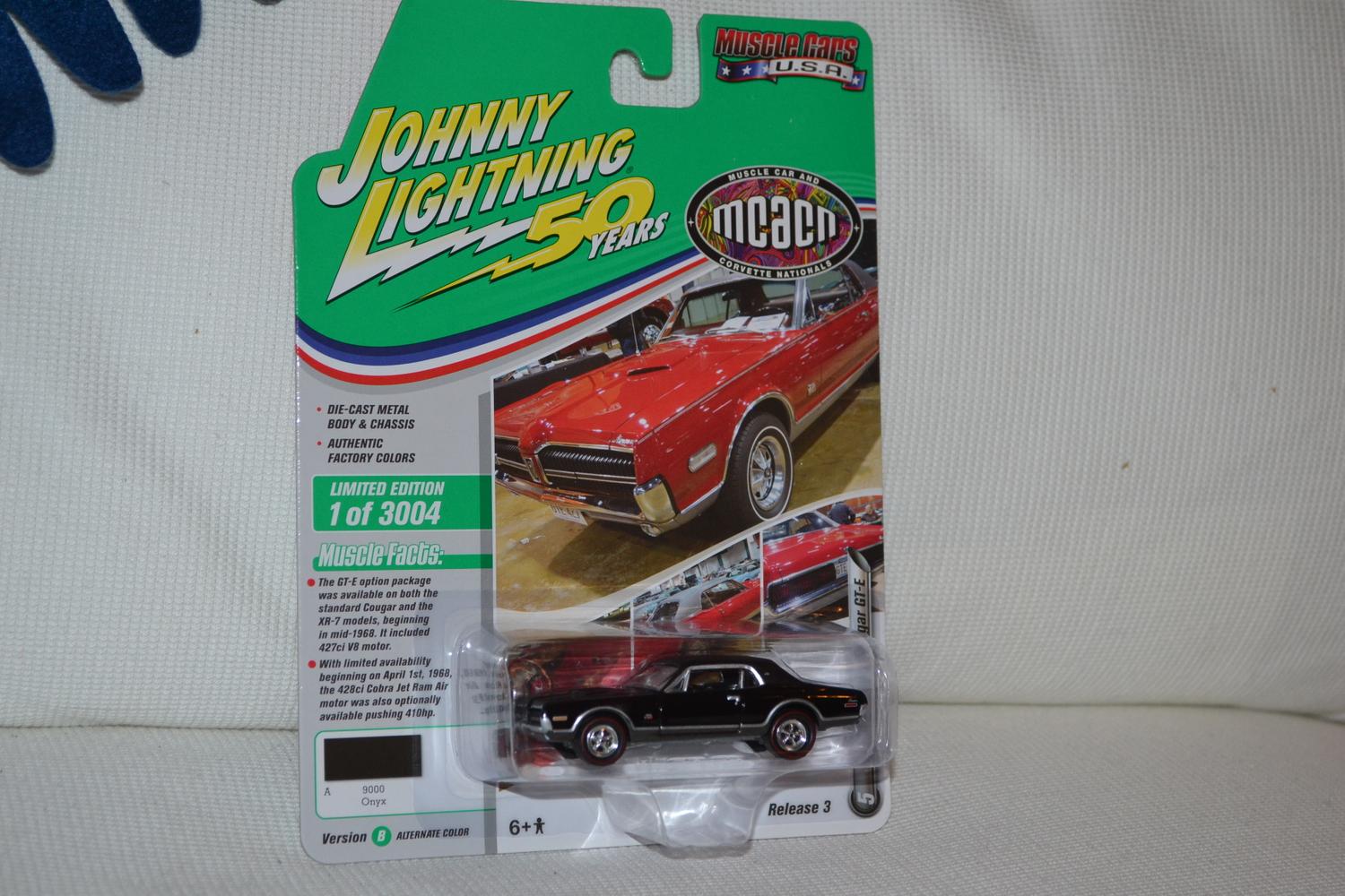 1968 Mercury Cougar GT-E Svart 1:64 Johnny Lightning (Muscle Cars 21A) 8cm Ny