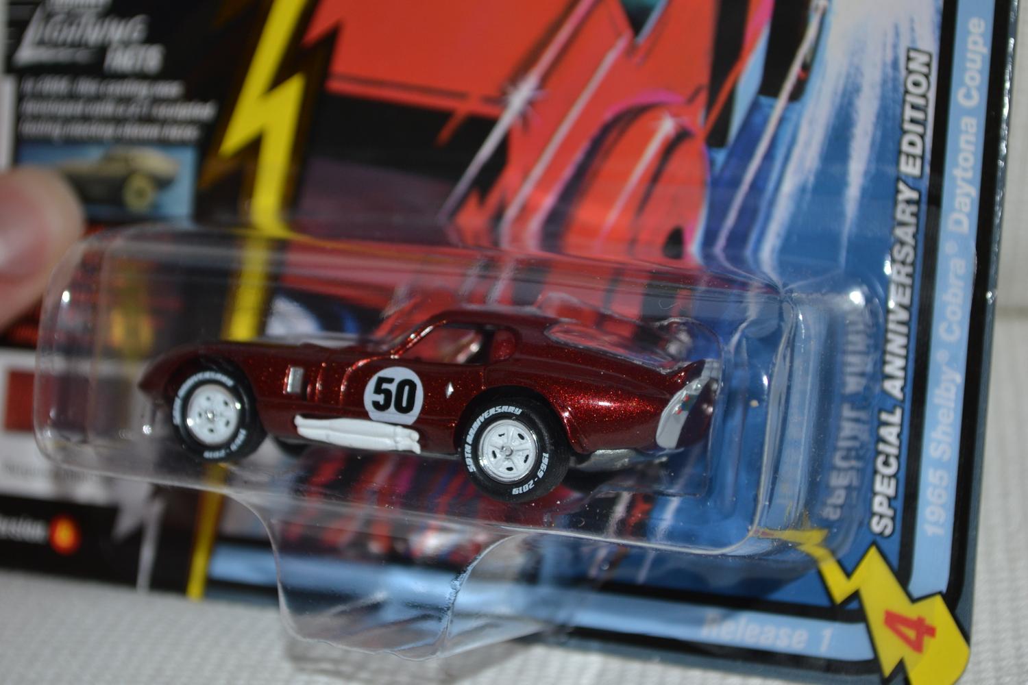 1965 Shelby Cobra Daytona 1:64 Johnny Lightning (50th Anniversary 18B) 8cm Ny