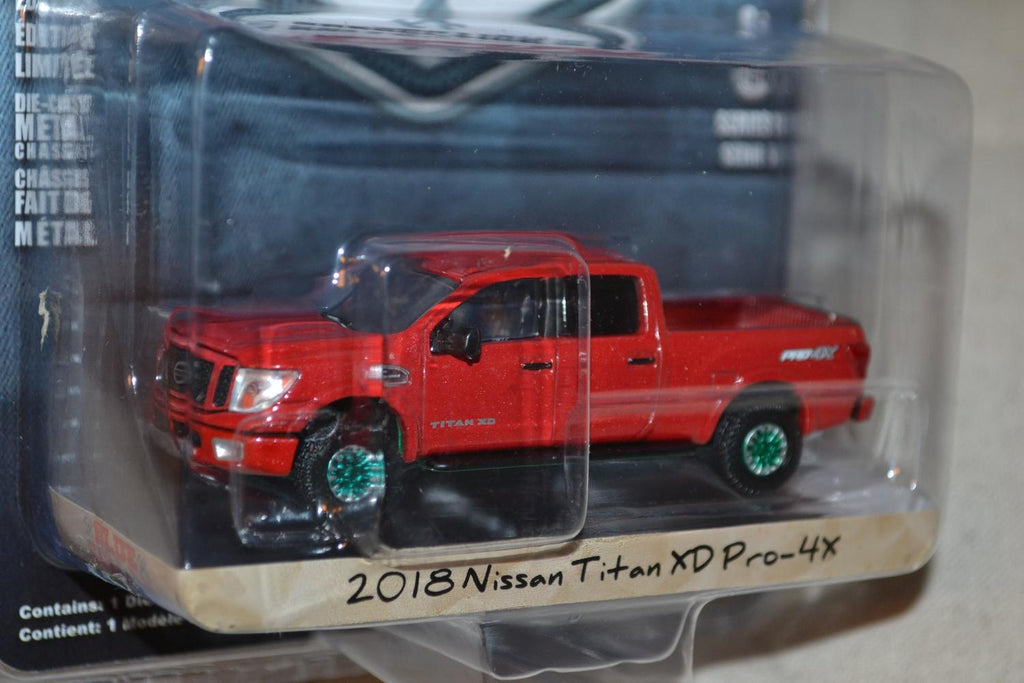 2018 Nissan Titan XD Pickup Röd 1:64 Greenlight (Blue Collar 5) 7-9cm Ny