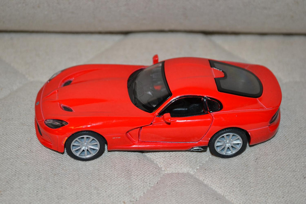 Röd Dodge SRT Viper GTS 2013 1:38 Kinsmart 13cm Ny