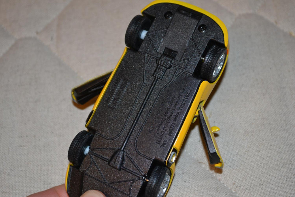 Gul Dodge SRT Viper GTS 2013 1:38 Kinsmart 13cm Ny