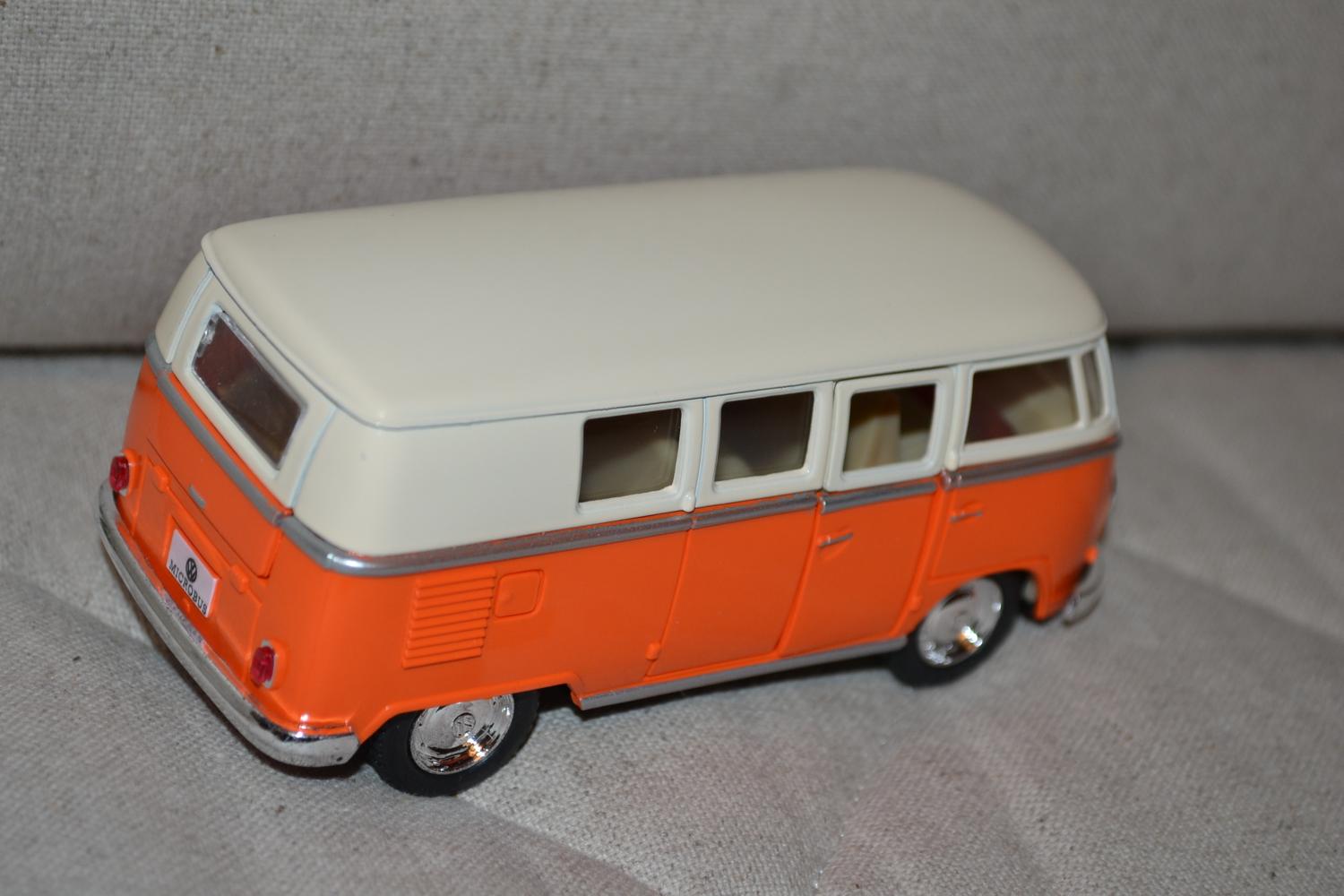 Orange Volkswagen Samba Buss 1962 VW Folkvagn 1:32 Kinsmart 13cm Ny