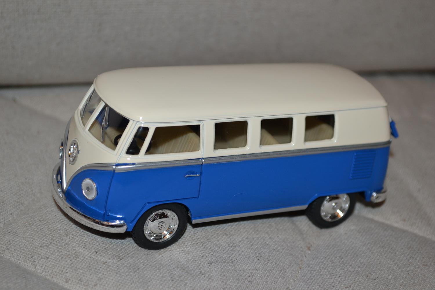 Blå Volkswagen Samba Buss 1962 VW Folkvagn 1:32 Kinsmart 13cm Ny