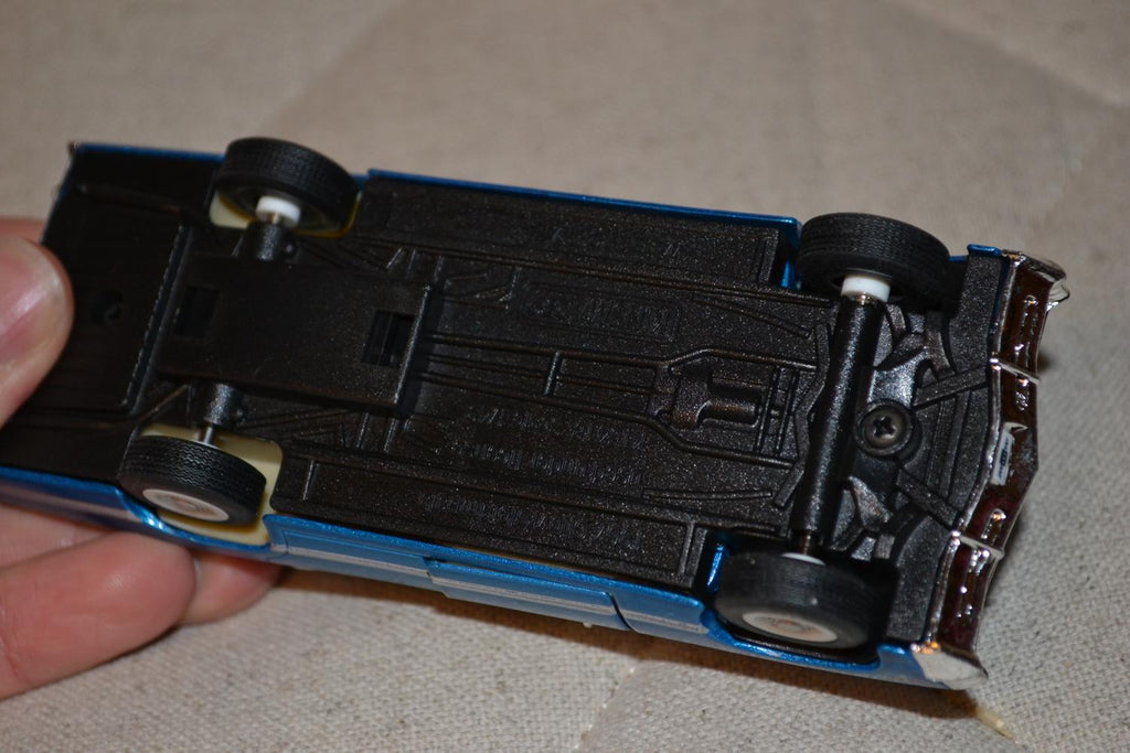 Blå Chevrolet Impala 4-door 1967 1:43 Kinsmart 13cm Ny