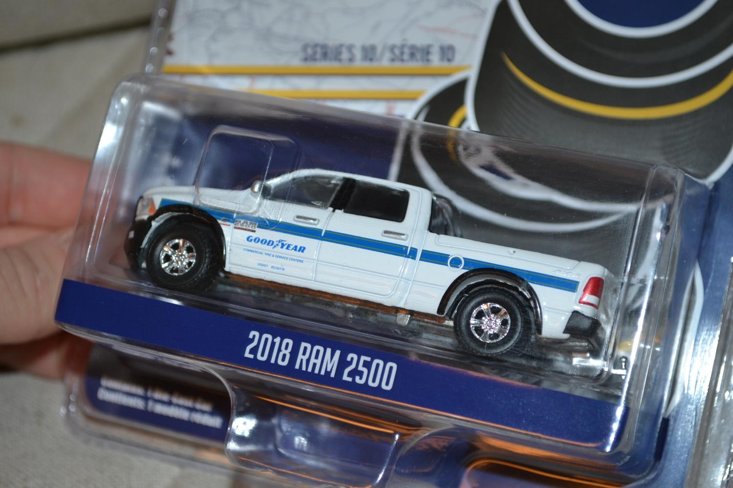2018 Dodge RAM 2500 Pickup 1:64 Greenlight (Running on empty 10) 7-8cm Ny