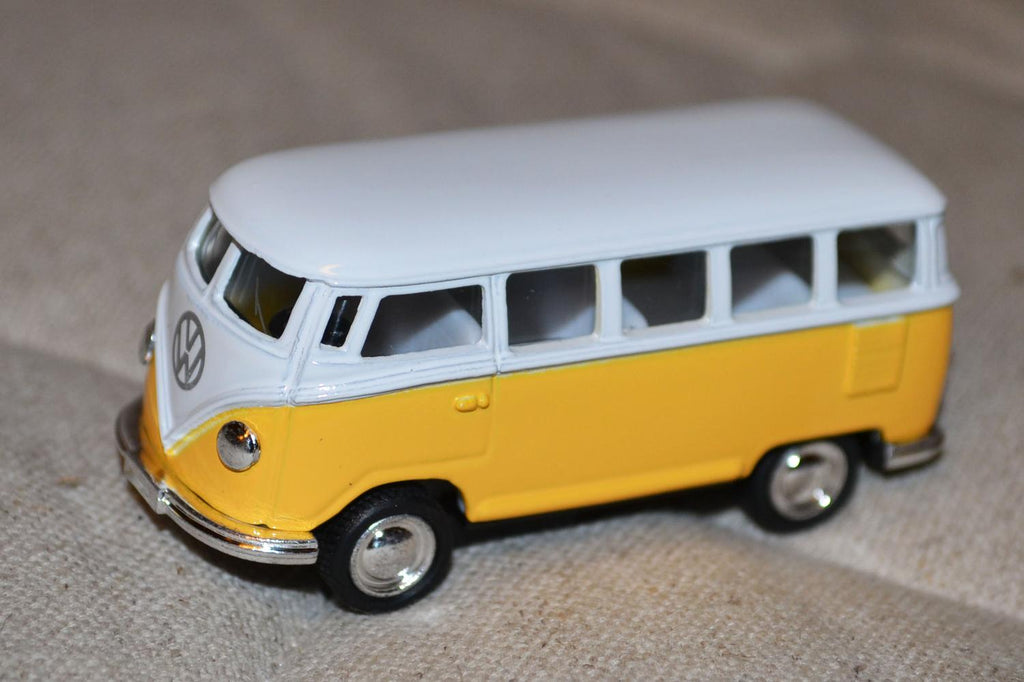 Gul Volkswagen Samba Buss 1962 VW Folkvagn 1:64 Kinsmart 6,5cm Ny