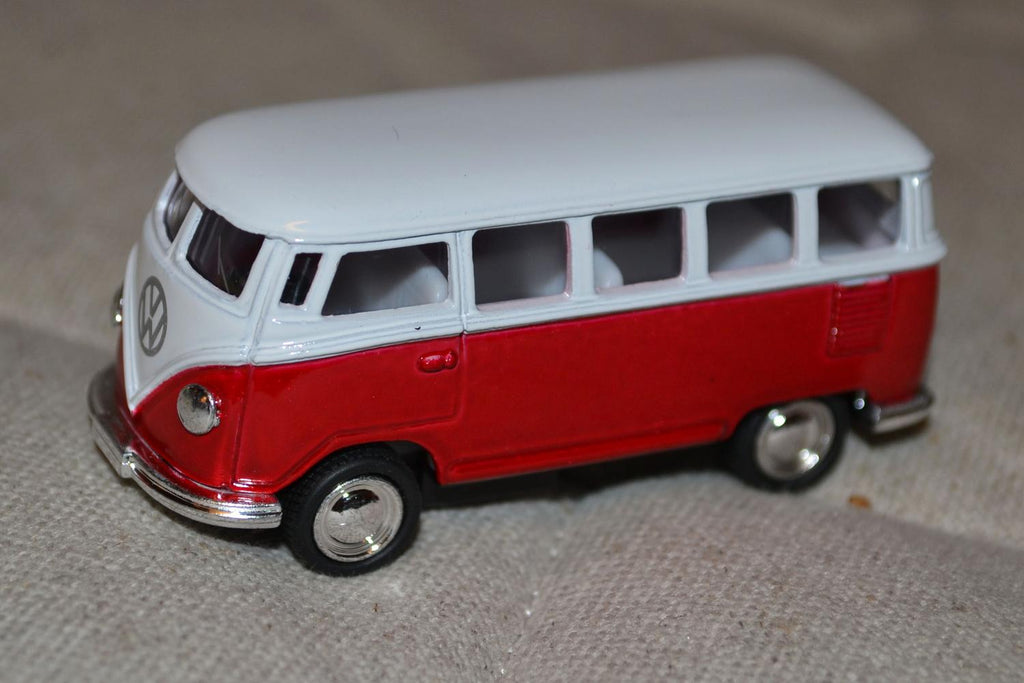 Röd Volkswagen Samba Buss 1962 VW Folkvagn 1:64 Kinsmart 6,5cm Ny