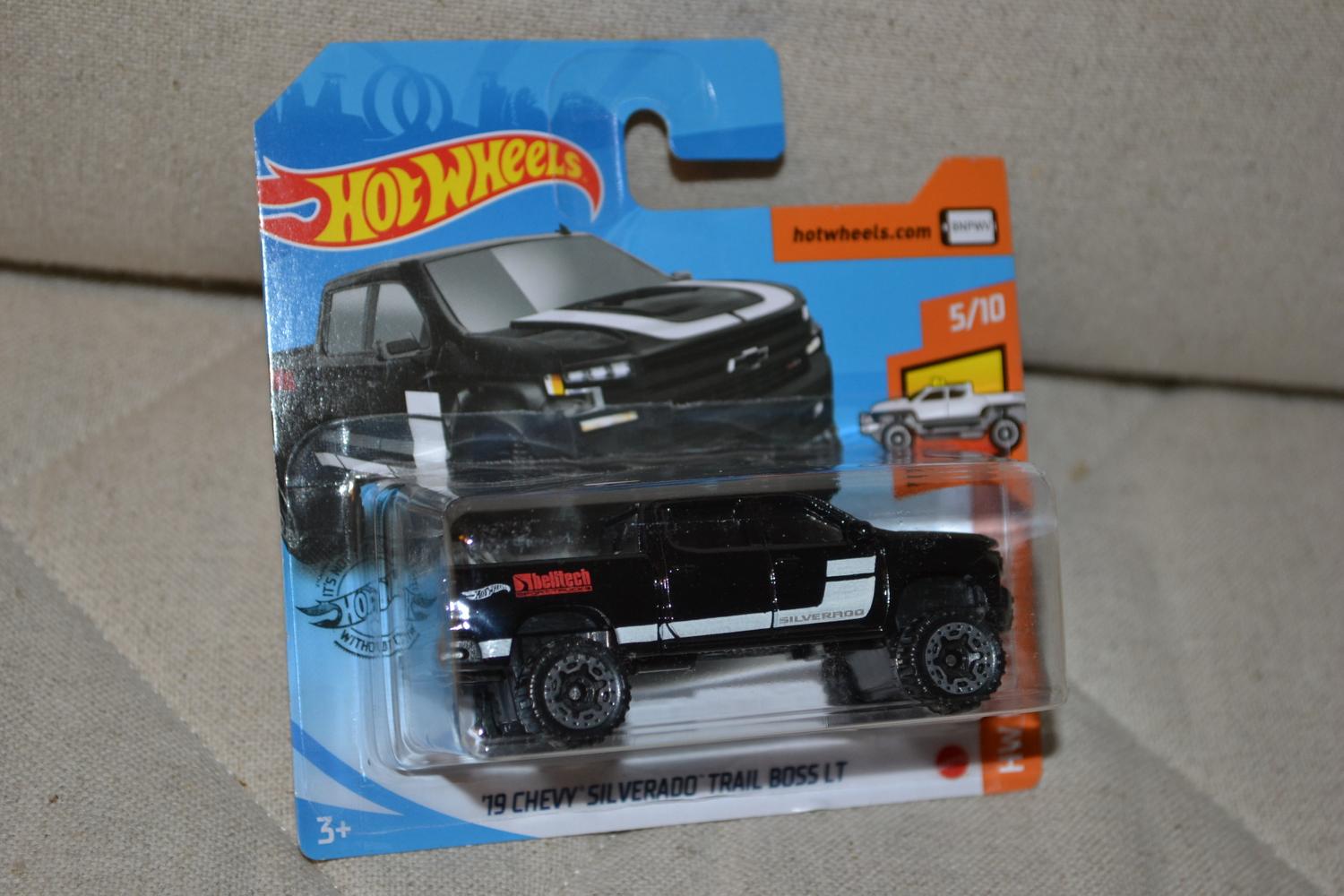 2019 Chevy Silverado Trail Boss LT 1:64 Hot Wheels (2020-2) 7cm Ny