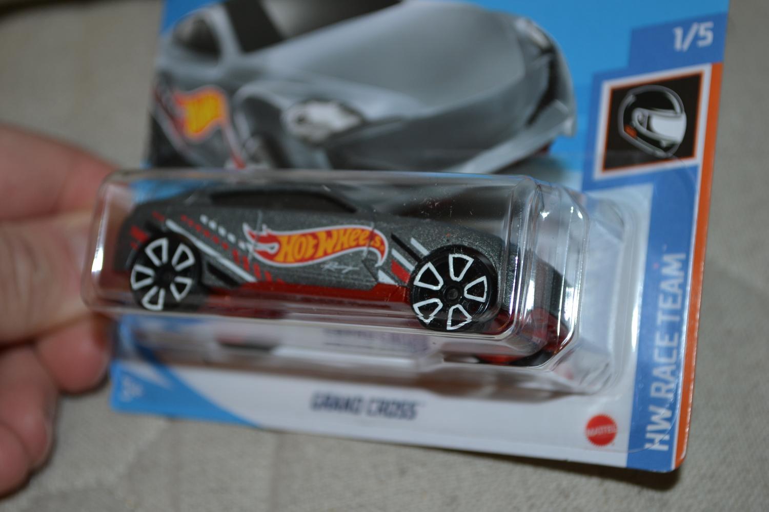 Grand Cross Silver 1:64 Hot Wheels (2020-2) 7cm Ny