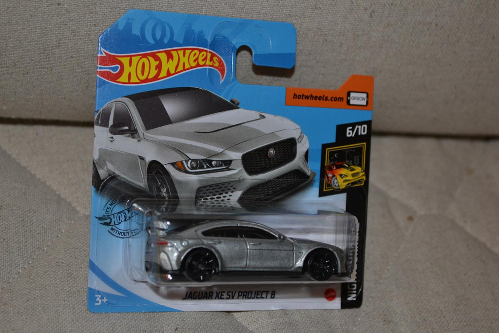 Jaguar XE SV Project 8 Silver 1:64 Hot Wheels (2020-2) 7cm Ny
