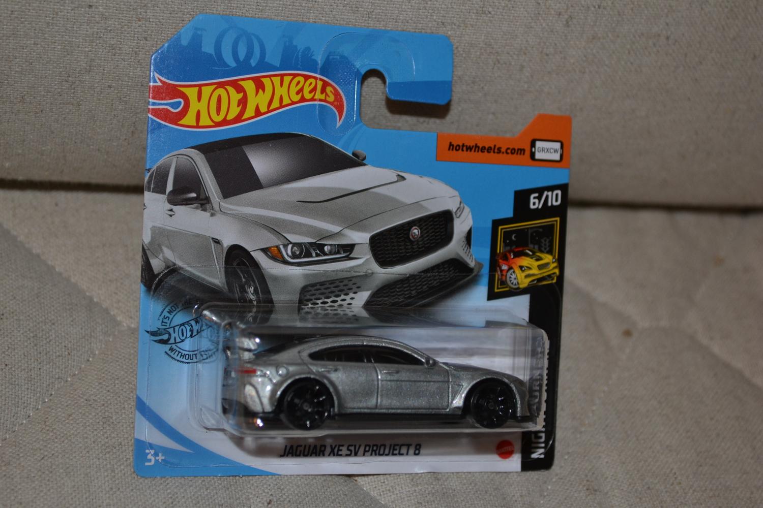 Jaguar XE SV Project 8 Silver 1:64 Hot Wheels (2020-2) 7cm Ny