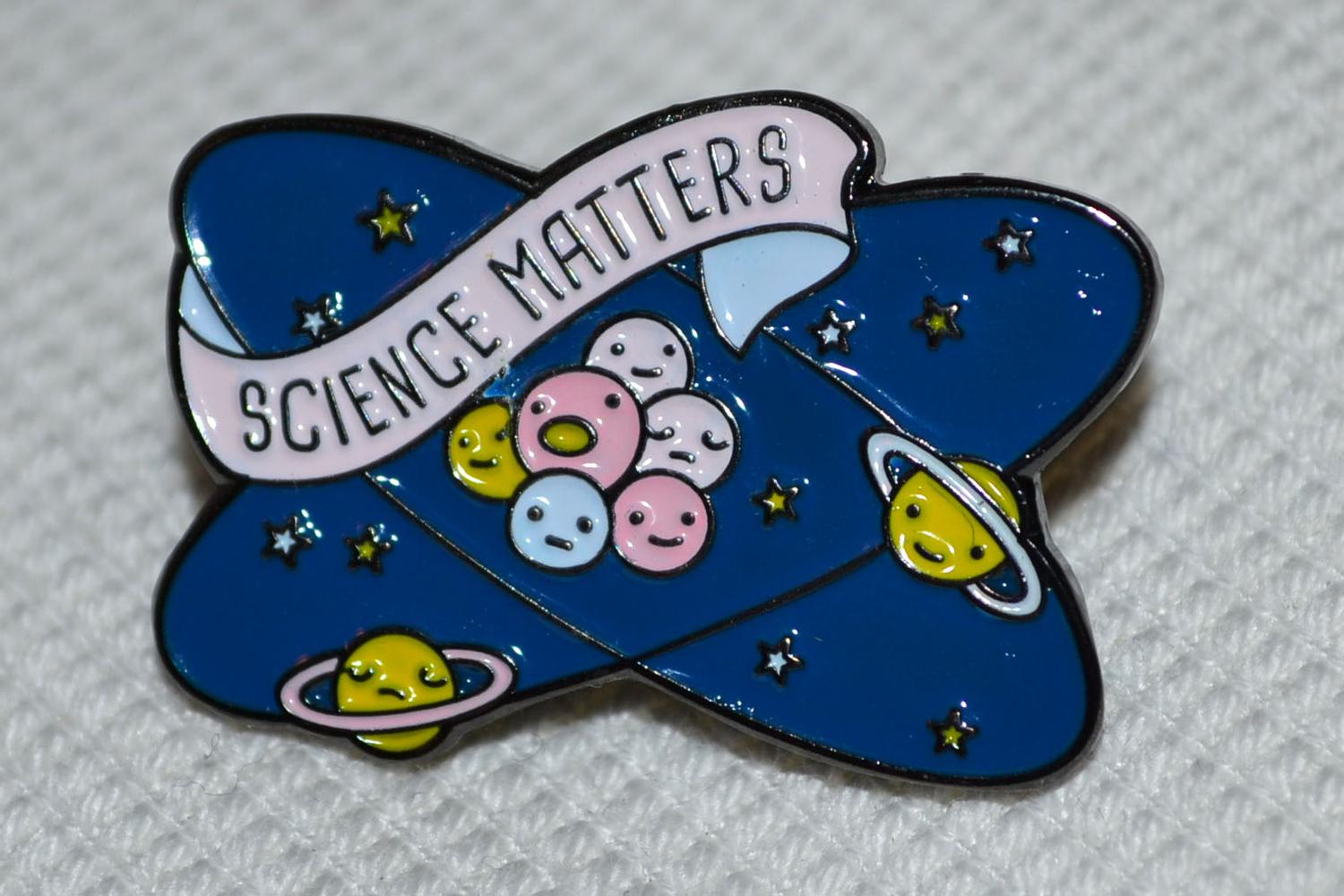 Science Matters Solsystemet Kemi Fysik m. Emalj Brosch Pin 3cm Ny